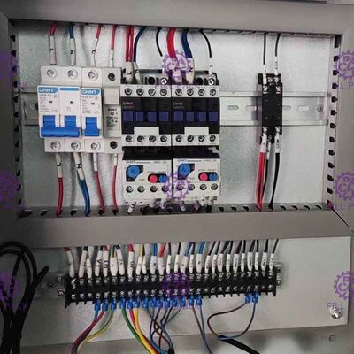 500-2000LPH καθαρό σύστημα μηχανών εξοπλισμού καθαρισμού αντίστροφης όσμωσης επεξεργασίας μεταλλικού νερού κατανάλωσης προμηθευτής