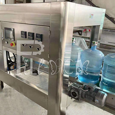 2.5kw αυτόματη 5 μηχανή συσκευασίας μπουκαλιών νερό γαλονιού 2200bph προμηθευτής