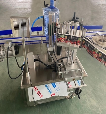 Αυτόματο 1200BPH Labeller μπουκαλιών 5 γαλονιού έλεγχος PLC που προσαρμόζεται προμηθευτής